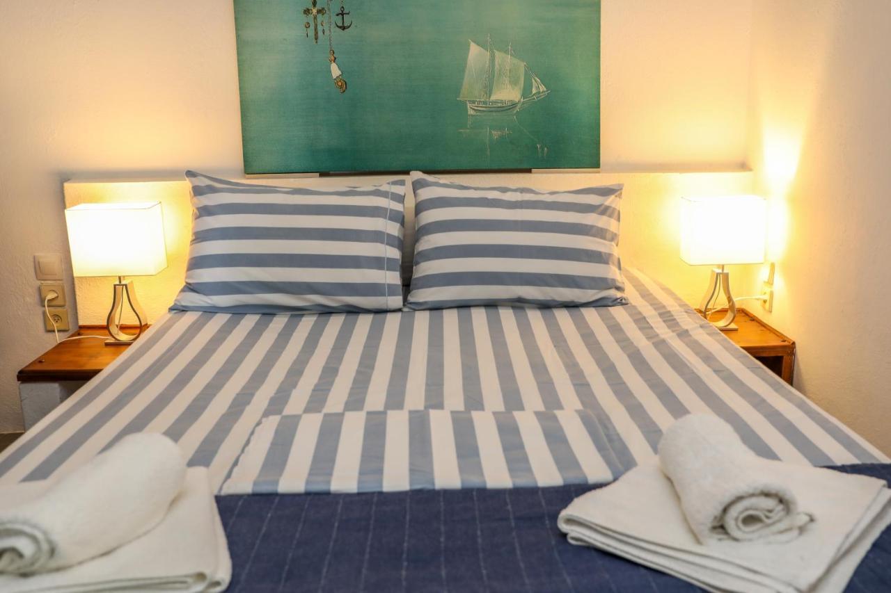 Golden View Villa Skiathos Town Exterior photo